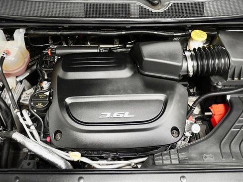 Used 2017 Chrysler Pacifica Touring-L Plus image 34