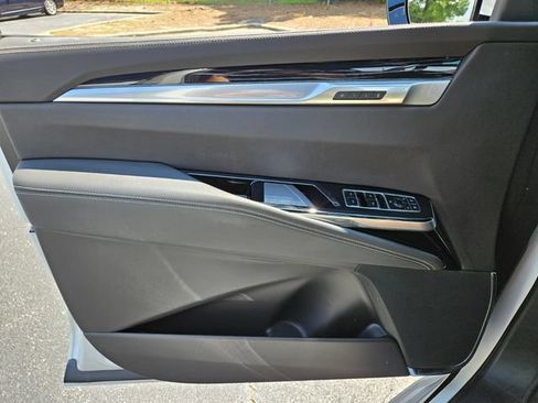 Used 2025 Cadillac Escalade ESV Sport w/ LPO, ONYX Package AWD/4WD image 30