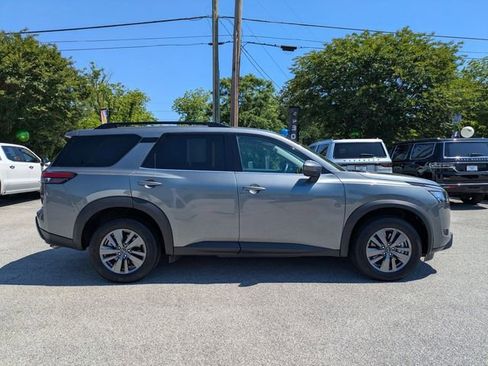 Used 2025 Nissan Pathfinder SV AWD/4WD image 2