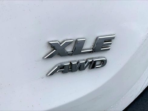 Used 2015 Toyota RAV4 XLE image 10