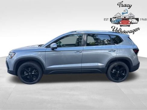New 2025 Volkswagen Taos SEL image 4