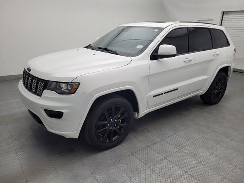 Used 2019 Jeep Grand Cherokee Altitude AWD/4WD image 2