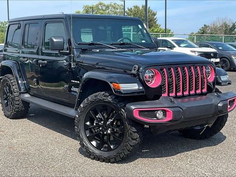 Used 2021 Jeep Wrangler Unlimited Sahara w/ Cold Weather Group AWD/4WD image 32