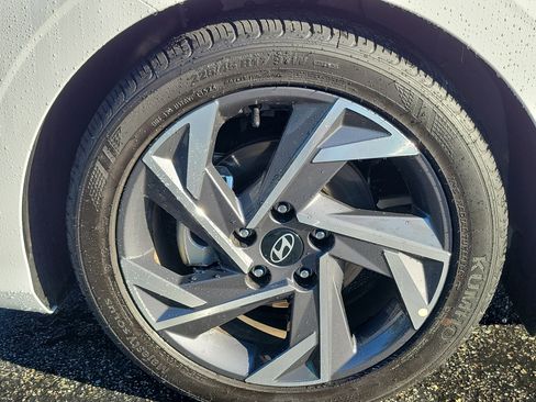 Certified 2025 Hyundai Elantra Sport image 23