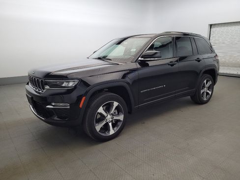 Used 2022 Jeep Grand Cherokee Limited 4xe w/ Luxury Tech Group II image 2