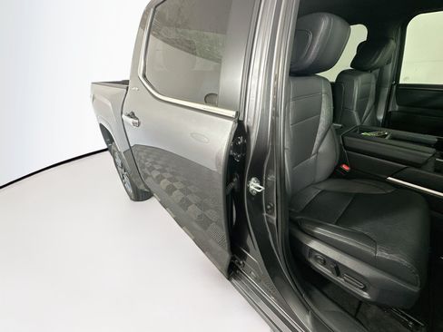 Used 2025 Toyota Tundra Limited AWD/4WD image 28
