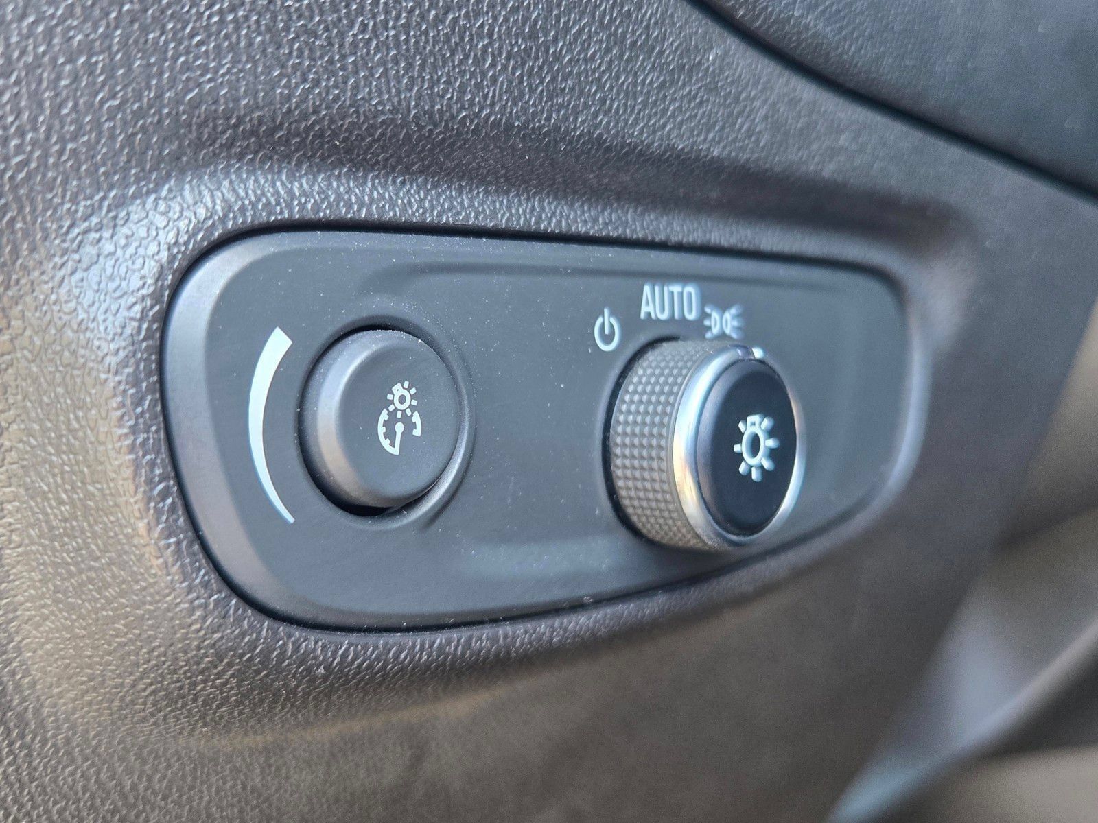 Used 2023 Chevrolet Equinox LT AWD/4WD image 19