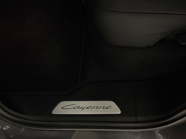 Certified 2024 Porsche Cayenne S AWD/4WD image 36