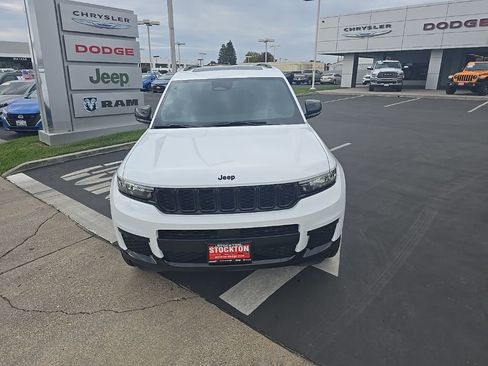 New 2025 Jeep Grand Cherokee L Altitude image 22