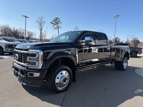 Certified 2025 Ford F450 Platinum w/ Platinum Plus Package image 8