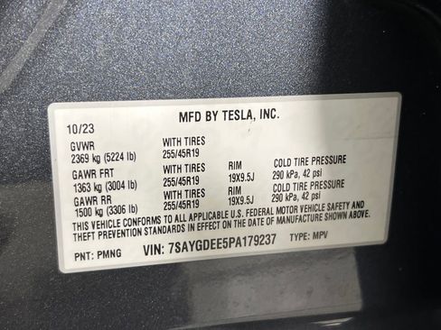 Used 2023 Tesla Model Y Long Range image 37