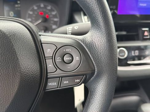 Used 2025 Toyota Corolla LE FWD image 24