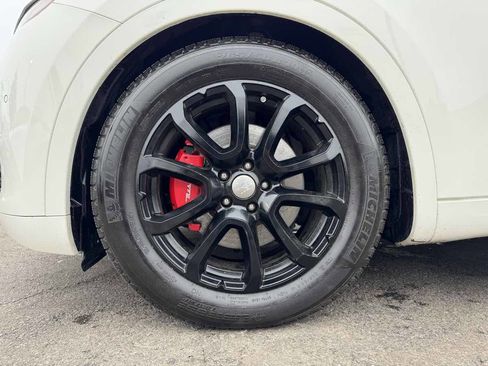 Used 2017 Maserati Levante w/ Luxury Package image 9