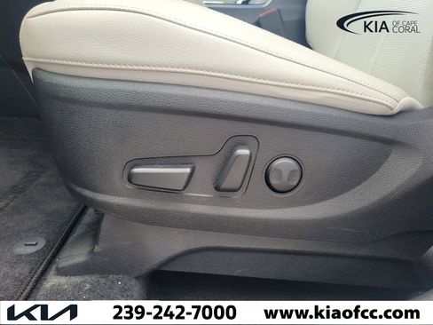 Certified 2025 Kia Telluride EX w/ EX Captain's Chair Package FWD image 25