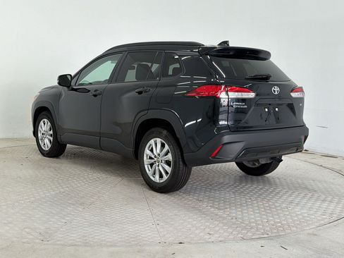 Used 2025 Toyota Corolla Cross LE FWD image 3