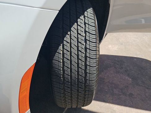 New 2027 Chrysler Pacifica Select FWD image 36