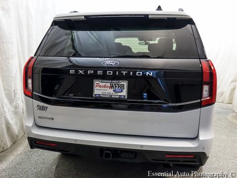 Used 2025 Ford Expedition Active AWD/4WD image 6
