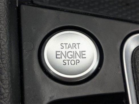 Used 2025 Volkswagen Jetta SE image 35