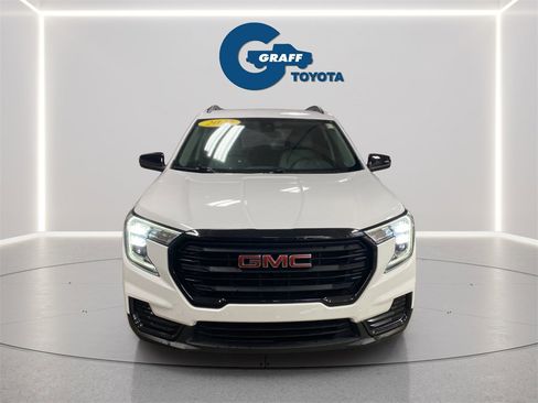 Used 2023 GMC Terrain SLE w/ Driver Convenience Package image 12