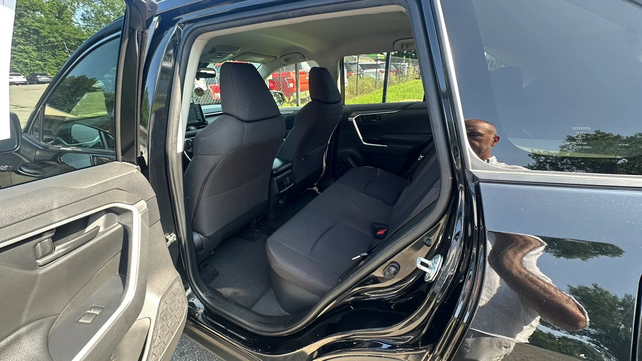Used 2020 Toyota RAV4 LE AWD/4WD image 23