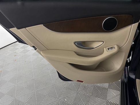 Used 2019 Mercedes-Benz GLC 300 4MATIC image 9