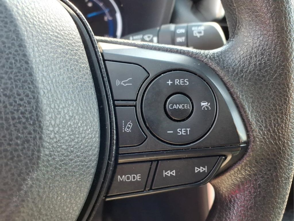 Used 2025 Toyota RAV4 XLE AWD/4WD image 20