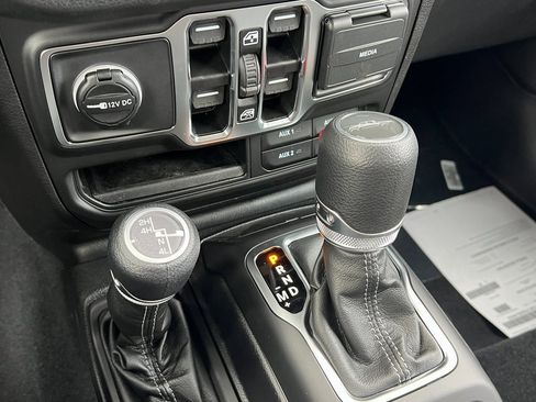 New 2025 Jeep Gladiator Sport image 21