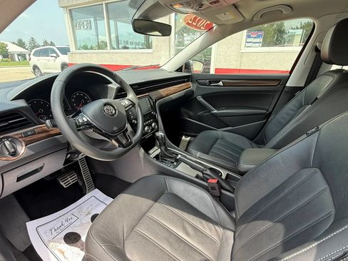 Used 2022 Volkswagen Passat 2.0T FWD image 9