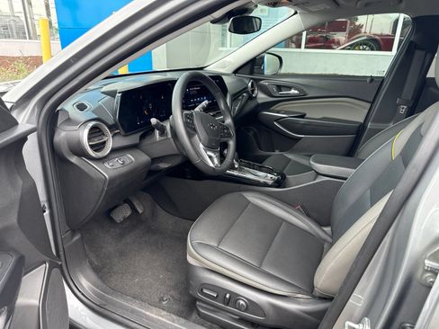 Used 2025 Chevrolet Trax ACTIV w/ Driver Confidence Package FWD image 18