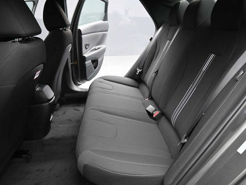 New 2025 Hyundai Elantra SEL image 14