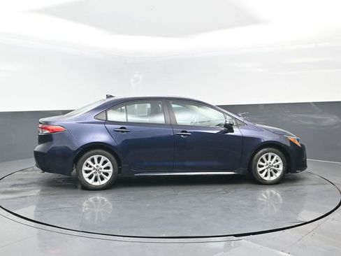 Used 2022 Toyota Corolla LE image 3