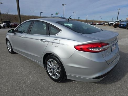 Certified 2017 Ford Fusion SE w/ Fusion SE Technology Package image 3
