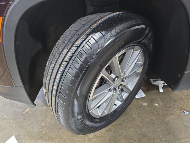 Used 2023 Chevrolet Traverse LT w/ LPO, Floor Liner Package FWD image 34