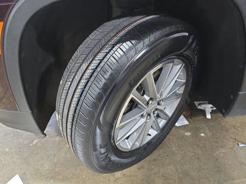 Used 2023 Chevrolet Traverse LT w/ LPO, Floor Liner Package FWD image 34
