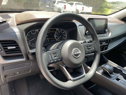 Used 2023 Nissan Rogue S FWD image 7