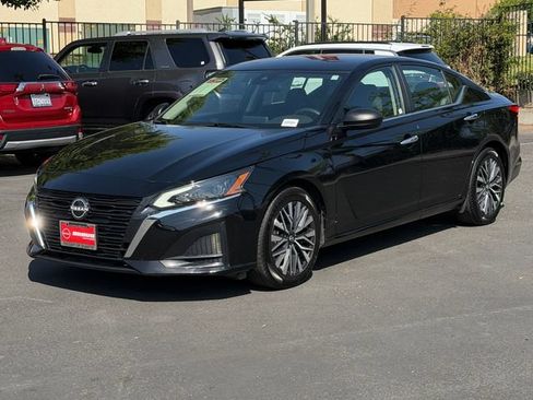 Used 2024 Nissan Altima 2.5 SV FWD image 3