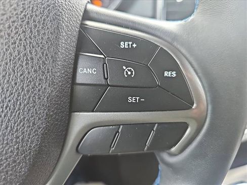 Used 2018 Jeep Grand Cherokee Laredo image 23