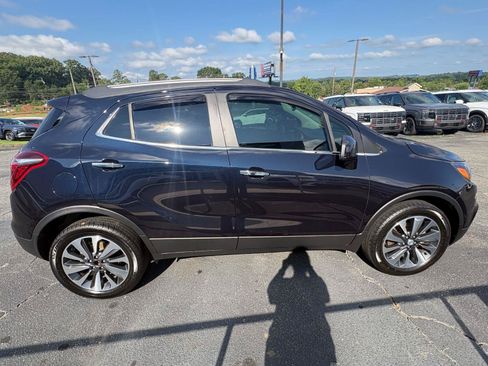 Used 2022 Buick Encore Preferred AWD/4WD image 5