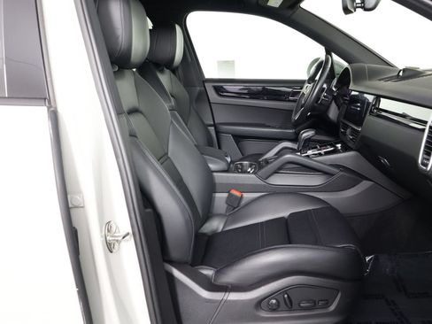 Certified 2023 Porsche Cayenne AWD/4WD image 31