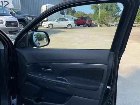 Used 2020 Mitsubishi Outlander Sport ES image 9