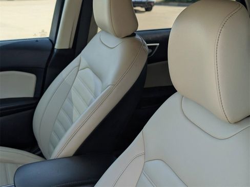 Used 2021 Ford Edge SEL image 23