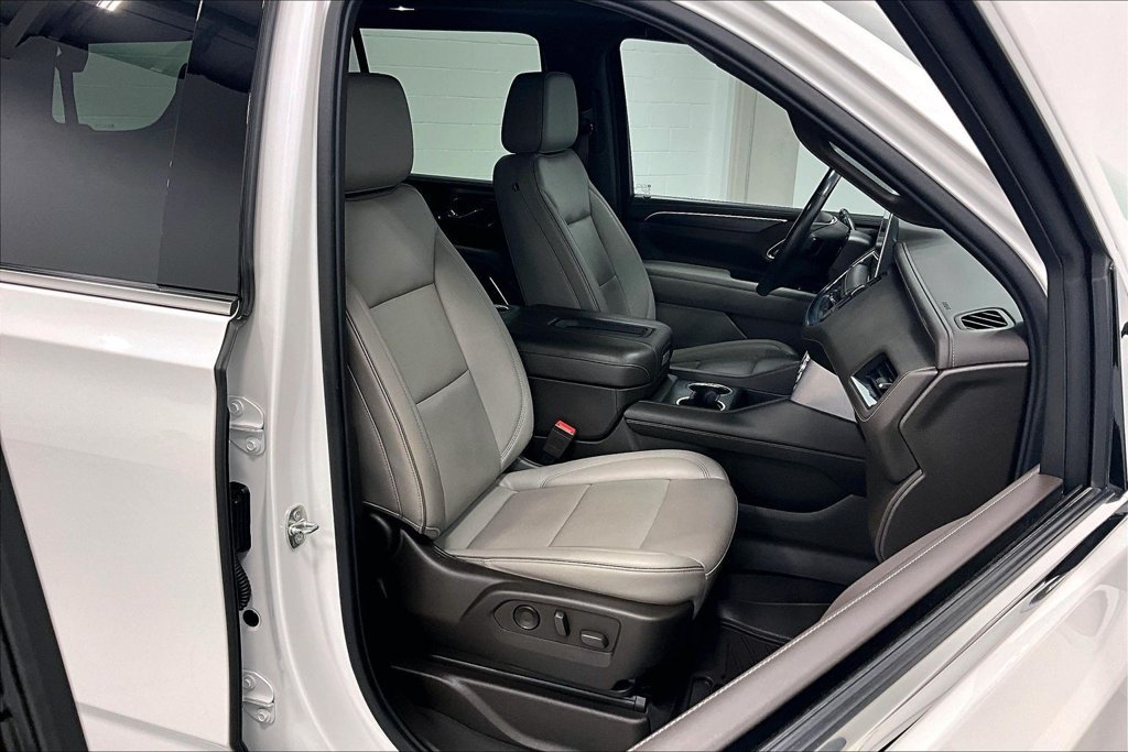 Used 2021 GMC Yukon SLT w/ SLT Premium Package RWD image 9