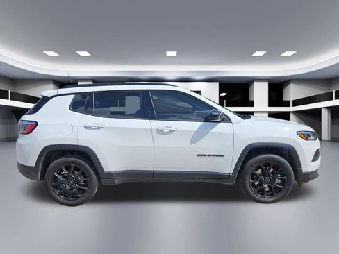 Used 2025 Jeep Compass Latitude w/ Altitude Special Edition AWD/4WD image 7