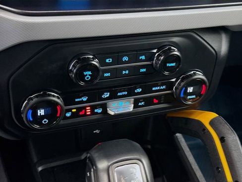 Used 2023 Ford Bronco Badlands image 16