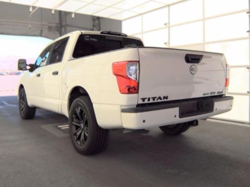 Used 2023 Nissan Titan SV w/ SV Convenience Package AWD/4WD image 5