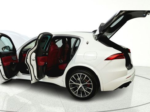 Used 2023 Maserati Grecale Modena AWD/4WD image 12