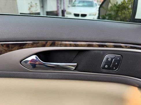 Used 2013 Lincoln MKZ FWD image 23