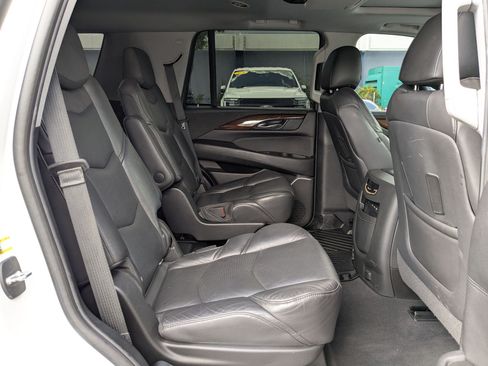 Certified 2020 Cadillac Escalade Premium Luxury AWD/4WD image 29