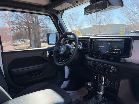 Used 2024 Jeep Wrangler Unlimited image 27