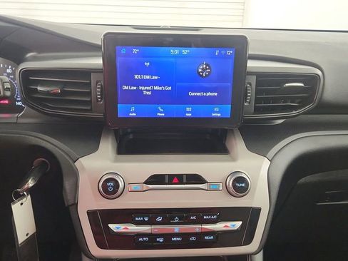 Used 2023 Ford Explorer XLT image 12